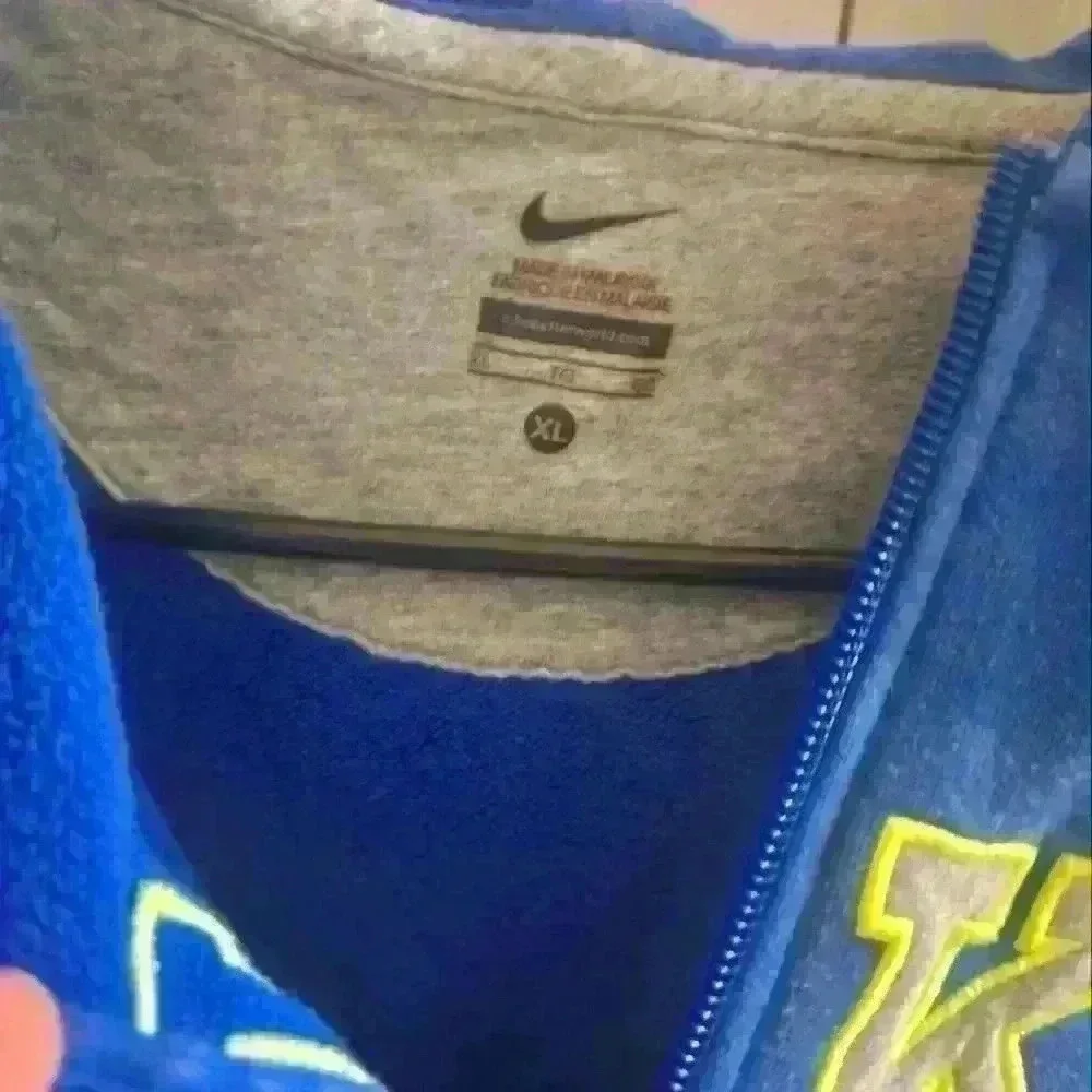 Nike youth x-large zipup jacket